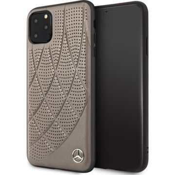 Apple iPhone 11 Pro Max Bruin Mercedes-Benz Backcover hoesje Quilted Perf - Genuine Leather - MEHCN65DIQBR